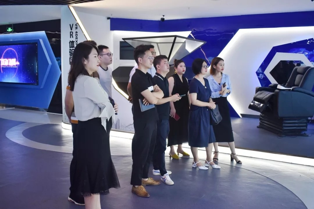 交流互通 學(xué)習(xí)共贏(yíng)——民商華南考察團(tuán)蒞臨臣通參觀(guān)交流